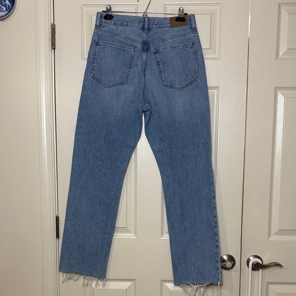 Madewell Women’s size 28 90’s Straight Jeans 29” inseam - Picture 2 of 4